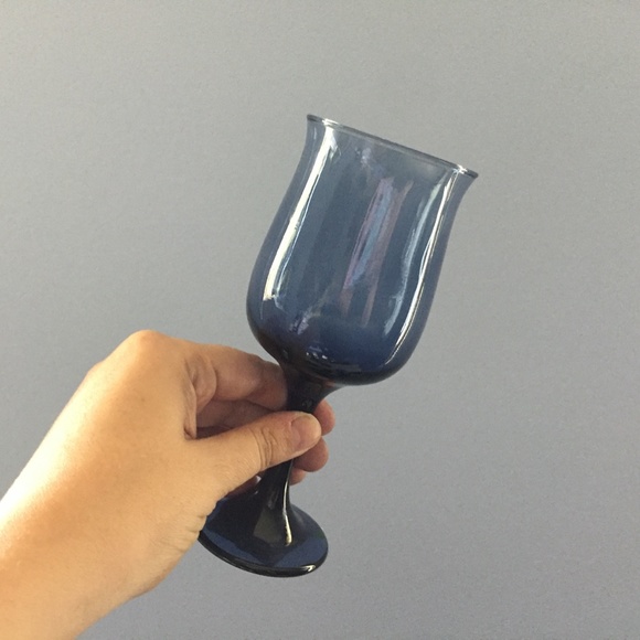 8 Mix Matched Dusty and Cobalt Blue Wine Glasses - Picture 5 of 8